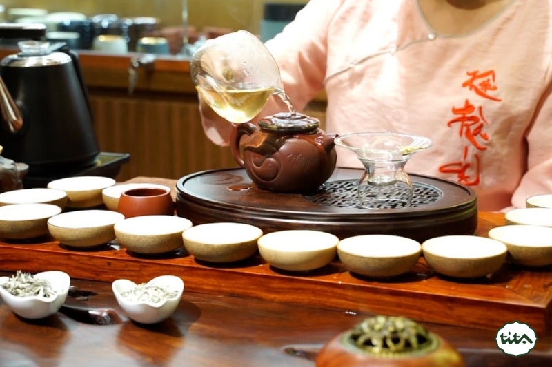 Thưởng trà - Bí quyết sống chậm sống khỏe giữa nhịp sống hiện đại